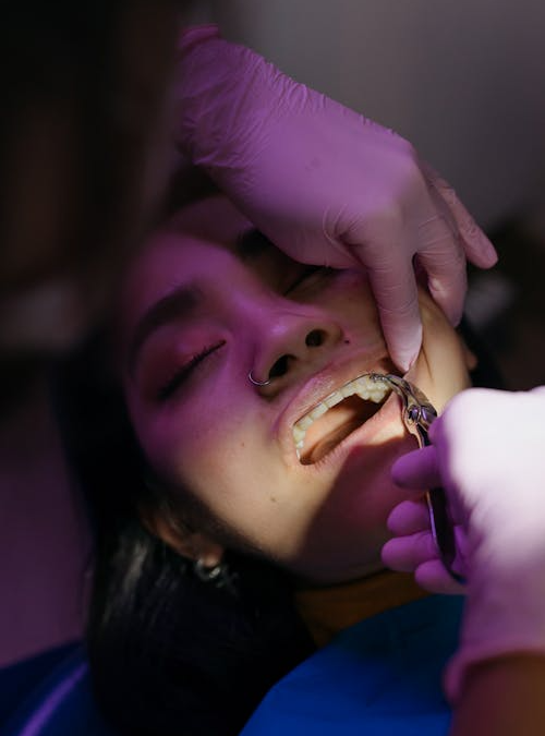 Modern dental clinic performing dental implant treatment in Vancouver with advanced technology.